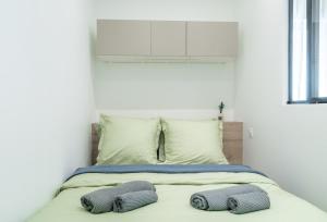 Una cama o camas en una habitación de Lavie Maison AC and Balneo