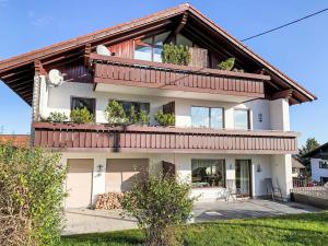 a house with plants on the top of it at Apartment Auszeit by Interhome in Oy-Mittelberg