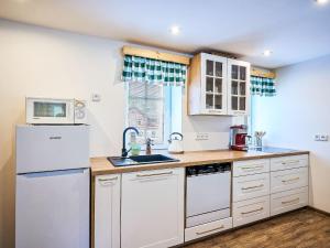 Kuchyň nebo kuchyňský kout v ubytování Holiday Home JaZ by Interhome