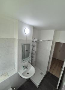 Et badeværelse på Apartment Salzgitter - Ideal for long stays