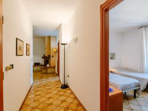 Postel nebo postele na pokoji v ubytování Apartment Fruet by Interhome