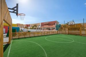 Aire de jeux pour enfants de l'établissement Allegro Isora