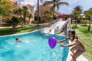 Piscine de l'établissement Allegro Isora ou située à proximité