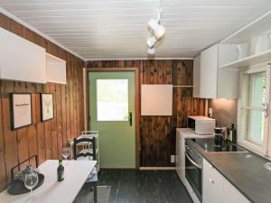 Kuchyň nebo kuchyňský kout v ubytování Holiday Home s`Hüttl reloaded by Interhome