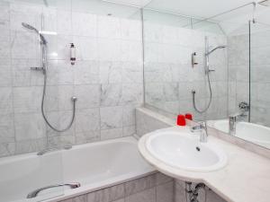 Koupelna v ubytování DORMERO Hotel Bargenturm Lüneburg + 21 fotografií