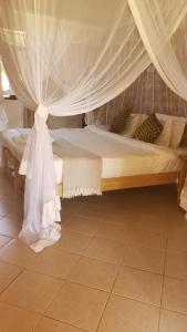 Postel nebo postele na pokoji v ubytování Secrets Guest House Entebbe