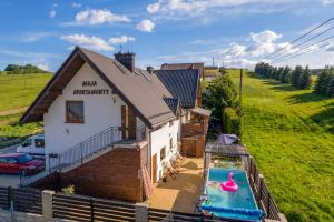 Bazén v ubytování Apartamenty Maja nebo v jeho okolí