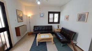 Posezení v ubytování 30meters from the sea apartment in Larnaca