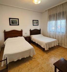 Łóżko lub łóżka w pokoju w obiekcie Hotel Restaurante Dama de Baza