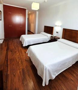 Łóżko lub łóżka w pokoju w obiekcie Hotel Restaurante Dama de Baza