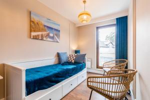 Postel nebo postele na pokoji v ubytování APARTAMENTY MIERZEJA - STEGNA PARK MEDIUM, 500 m od plaży, Bezpłatny Meleks