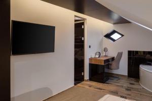 Televízia a/alebo spoločenská miestnosť v ubytovaní Top rooms