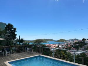 A view of the pool at The Green Iguana Hotel or nearby