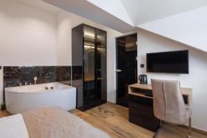 Televízia a/alebo spoločenská miestnosť v ubytovaní Top rooms
