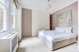 Voodi või voodid majutusasutuse GuestReady - Rosey Delight in South Kensington toas