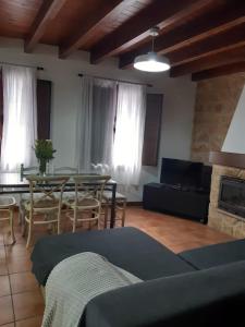 a living room with a table and a dining room at La casina in Vega del Ciego