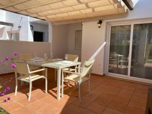 a dining room with a table and chairs at Condado de Alhama, Jardín 5, 497 in El Romero