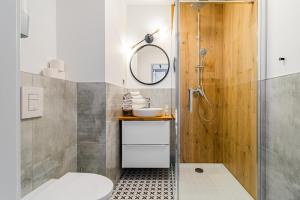 Koupelna v ubytování APARTAMENTY MIERZEJA - STEGNA PARK MEDIUM, 500 m od plaży, Bezpłatny Meleks + 128 fotografií
