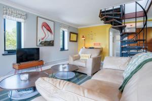 Gallery image of Holm Oak Cottage - 3 Bedroom Cottage - Reynoldston in Reynoldston +51 photos