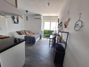 Kuchnia lub aneks kuchenny w obiekcie Casa Zoe - Apartamentos en Suite Budha - Buenas vibras! Edificio #LasNaciones