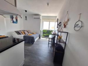 Kuchnia lub aneks kuchenny w obiekcie Casa Zoe - Apartamentos en Suite Budha - Buenas vibras! Edificio #LasNaciones