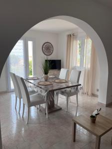 Posedenie v ubytovaní Appartement rez de villa