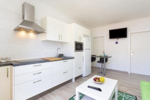 Una cocina o zona de cocina en Home2Book Charming Apt Mountain Views Los Silos