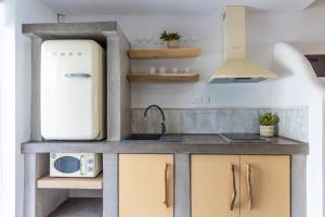 Kuhinja oz. manjša kuhinja v nastanitvi Olympa Suites