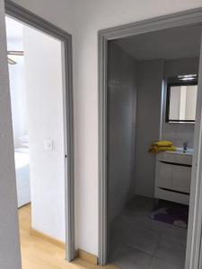 a hallway with a mirror and a sink in a room at Playa, piscina, terraza, parking in Santa Pola