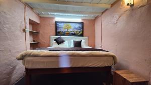 Un pat sau paturi într-o cameră la Pushpanjali The Orchid Resort +26 fotografii