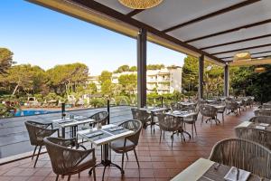 Бассейн в VIVA Cala Mesquida Suites & Spa Adults Only 16 или поблизости