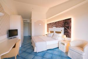 TV a/nebo společenská místnost v ubytování Hotel Santa Gilla