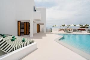 A piscina localizada em Croco Mykonos ou nos arredores