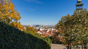 Výhľad na mesto Bratislava alebo výhľad na mesto priamo z apartmánu