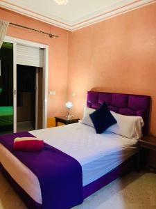 Ένα ή περισσότερα κρεβάτια σε δωμάτιο στο 6 membres in the center of marrakech