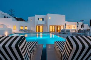 A piscina localizada em Croco Mykonos ou nos arredores