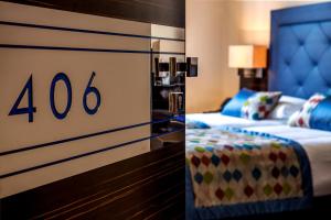 Postel nebo postele na pokoji v ubytování Gioberti Art Hotel