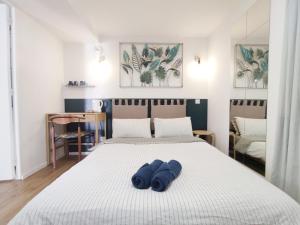 Postel nebo postele na pokoji v ubytování Suite parentale indépendante en ville - chez l'habitant