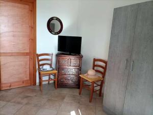 Televízia a/alebo spoločenská miestnosť v ubytovaní La Ciaccia - appartement vue mer