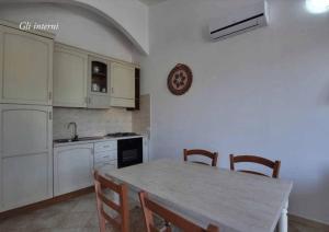 Kuchyňa alebo kuchynka v ubytovaní La Ciaccia - appartement vue mer