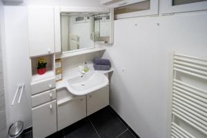 Ένα μπάνιο στο Höri-Nest Garten-Wohnung +23 φωτογραφίες