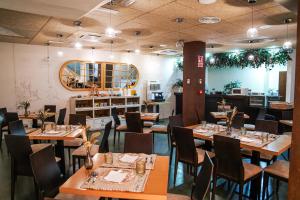 Reštaurácia alebo iné gastronomické zariadenie v ubytovaní Hotel Baeza Monumental by eme hoteles