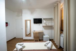 a bedroom with a bed and a desk and a mirror at B&B Villa Achibea in Agrigento