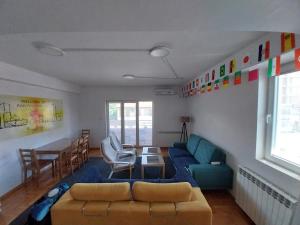 Posezení v ubytování Railway Hostel