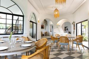 a dining room with tables and chairs at Le Palais d'Akwa in Abidjan