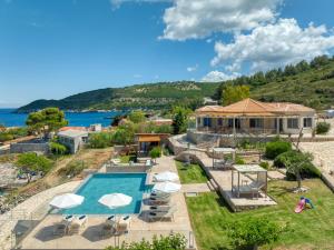 a villa with a swimming pool and a house at Il sogno di Zante in Skinária