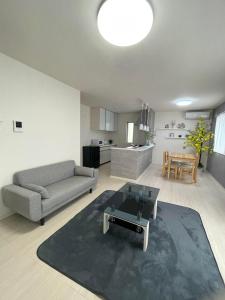 Kuchyň nebo kuchyňský kout v ubytování Clover House 大人数向け一軒家