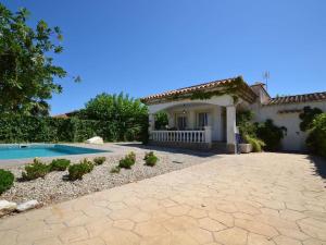 a house with a swimming pool in front of it at Viamar in Riumar