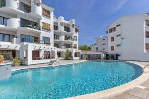 Swimmingpoolen hos eller tæt på 1st line apartment Alcudia beach