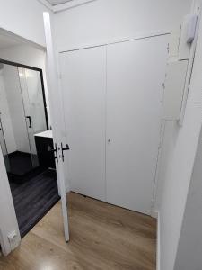 Fotografie z fotogalerie ubytování Studio 25m2 - lumineux et bien équipé v destinaci Puteaux